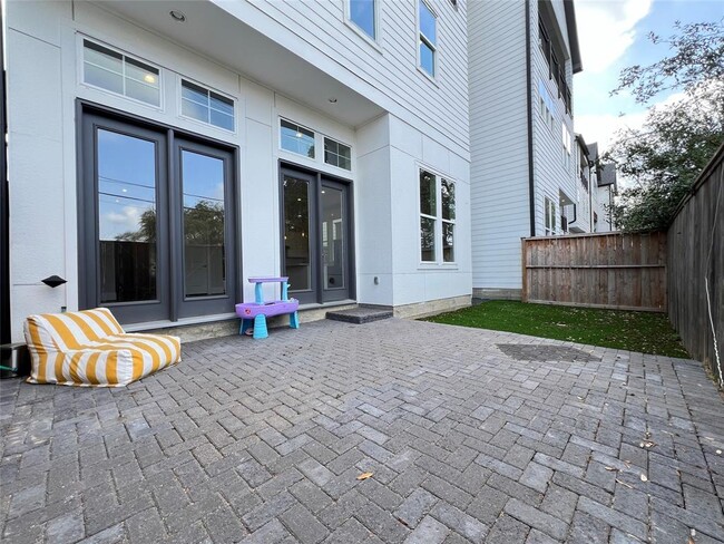 Building Photo - 3304 Timbergrove Heights St.