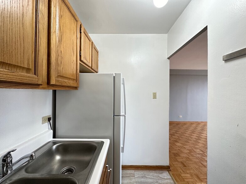 Building Photo - 4180 N Marine Dr