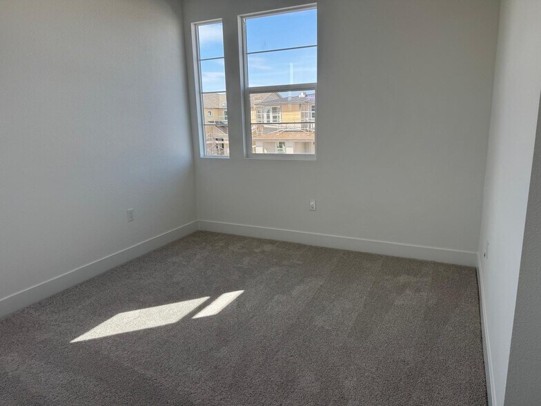 Building Photo - 2836 Wrangell St