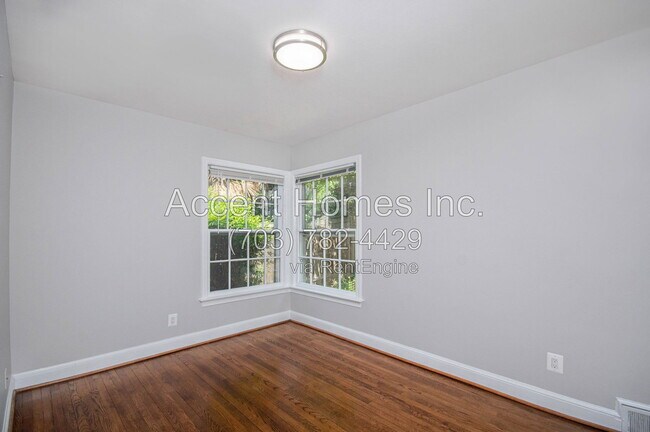 Building Photo - 813 31st St S