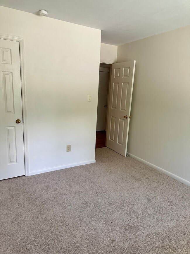 Building Photo - 153 Albemarle Dr
