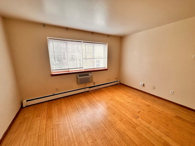 Interior Photo - 1620 Marshall