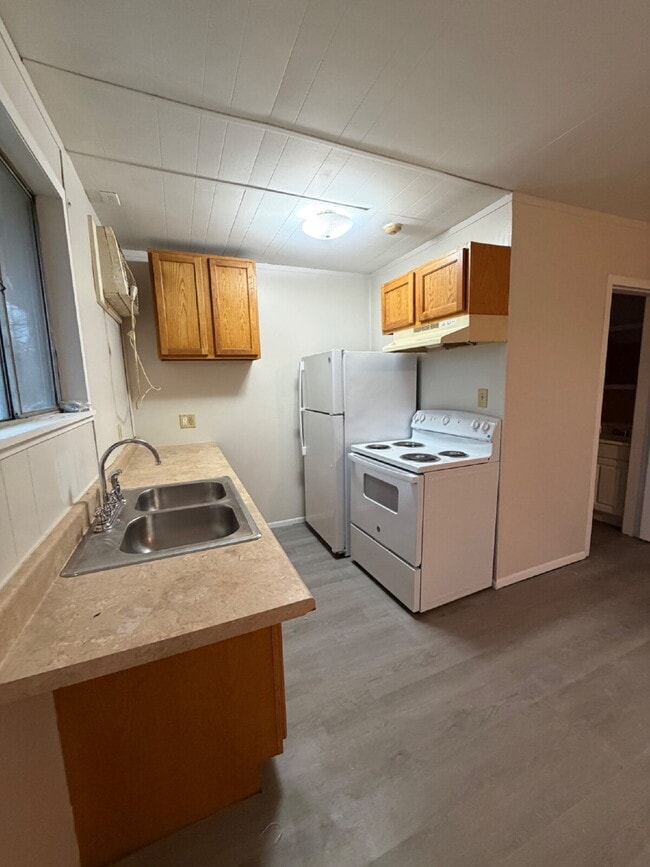 Building Photo - Studio near Forsyth’s Shadow Rock Park