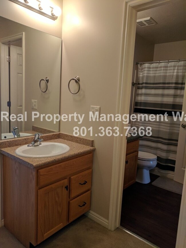 Building Photo - Pet Friendly 2 Bed 1.5 Bath Condo in Midvale