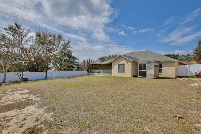 Building Photo - Spacious 3/2 with 2-Car Garage Home in Louisa Pointe Community - Clermont!