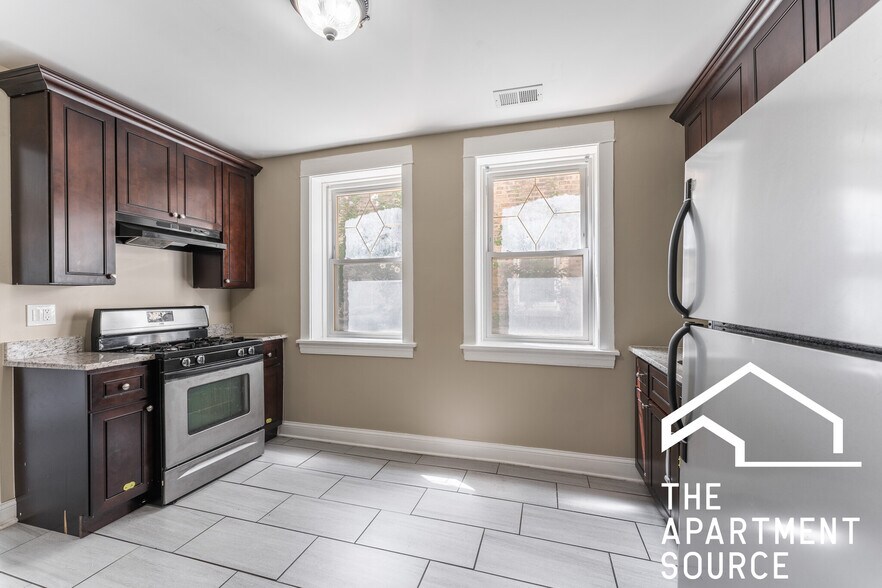 Building Photo - 2618 N Harding Ave