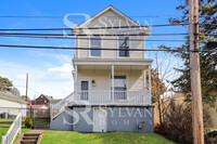 Building Photo - Don't miss the opportunity to rent this ch...