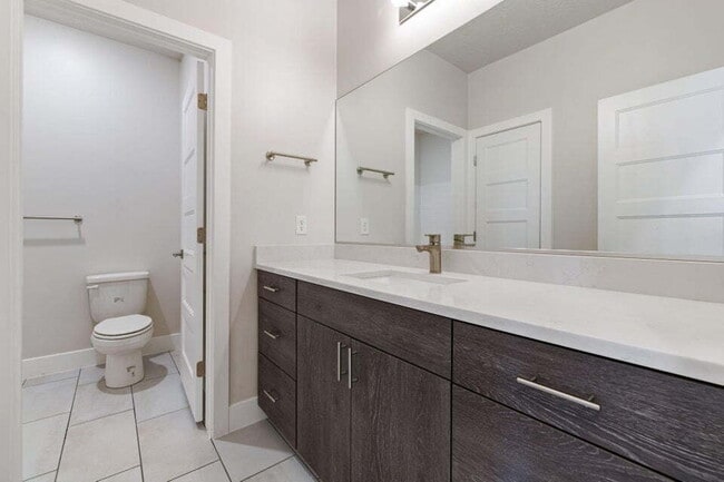Building Photo - "Spacious 3-Bedroom Townhouse Retreat with...