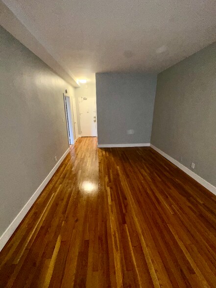 Building Photo - 85 Easton Ave