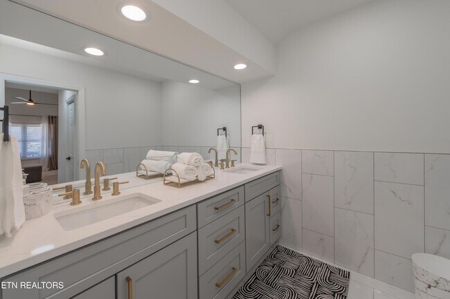 Building Photo - 5114 McKamey Rd