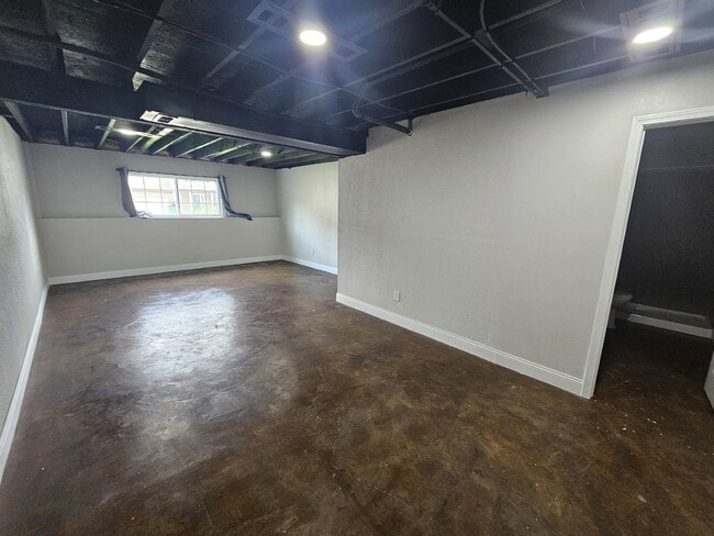 Building Photo - Wonderfully updated split foyer homes loca...
