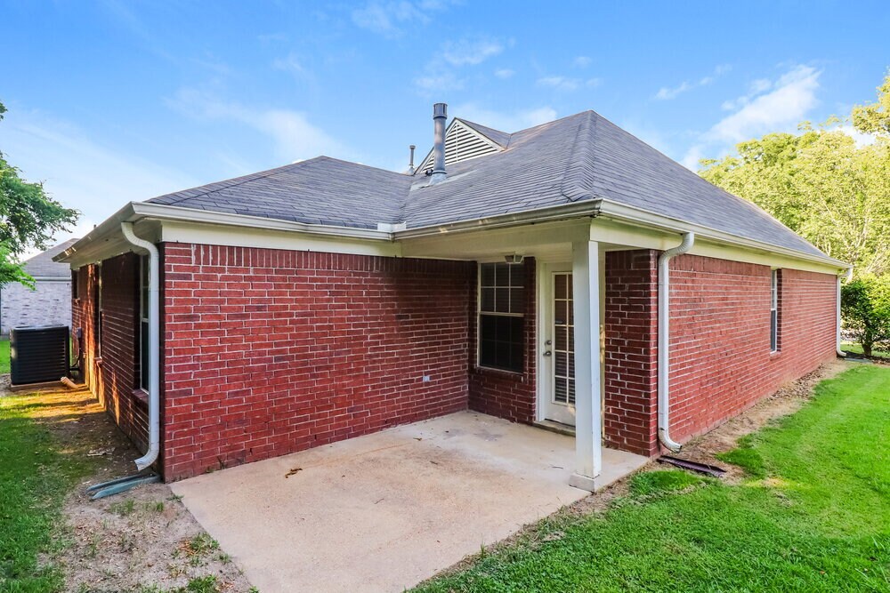 Building Photo - 7039 Maple Grove Rd