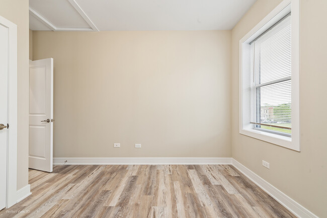 Building Photo - 6450 S Ellis Ave