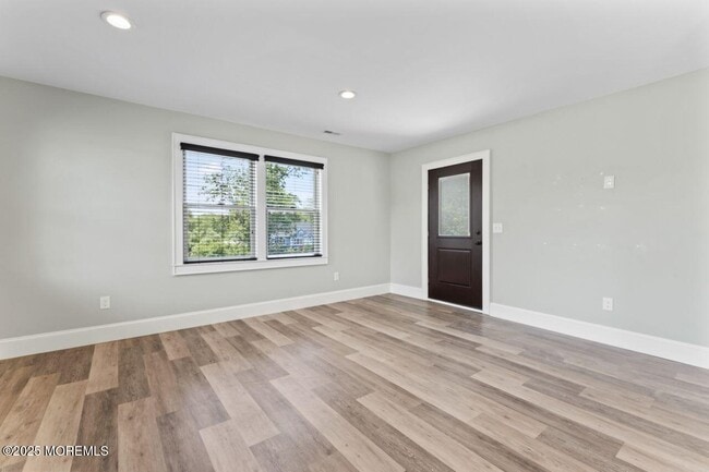 Building Photo - 553 Colts Neck Rd
