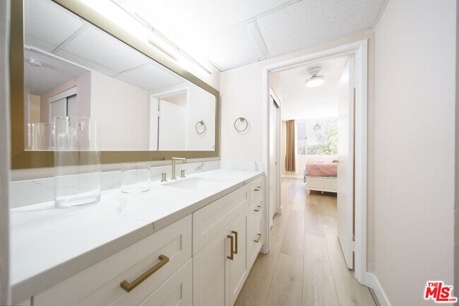 Building Photo - 421 La Fayette Park Pl