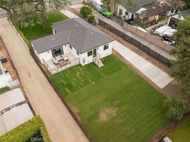 Building Photo - 2967 Casitas Ave