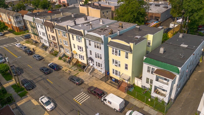 Building Photo - 422 Woodside Ave