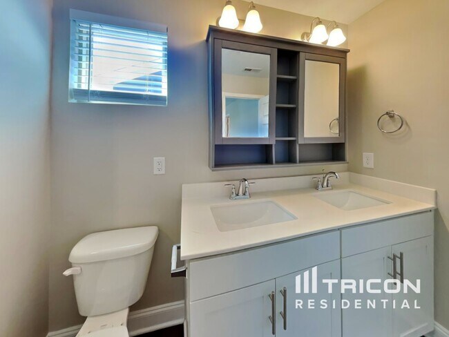 Building Photo - 271 Cloverbrook Way