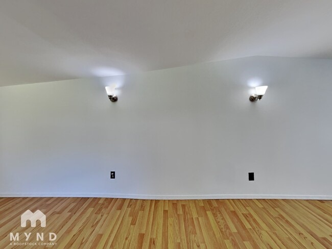 Building Photo - 904 Ferndale Cir NE
