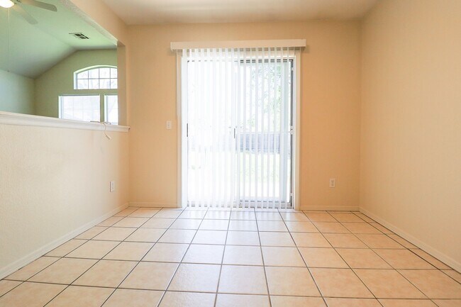 Building Photo - 2 Bed 1 Bath House in Claremore