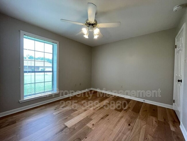 Building Photo - 2422 Riverside Dr