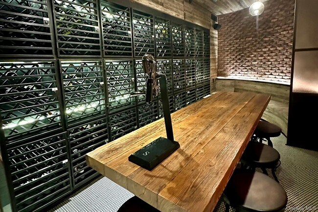 Building Photo - 47 Bridge St