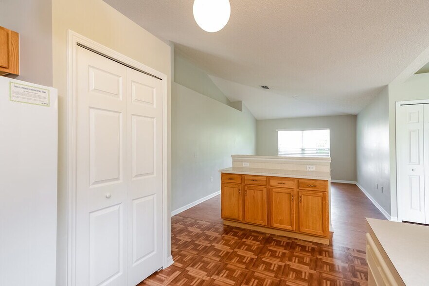 Building Photo - 4088 Everett Ave