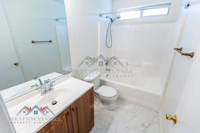 Building Photo - 2334 E Longhorn Pl