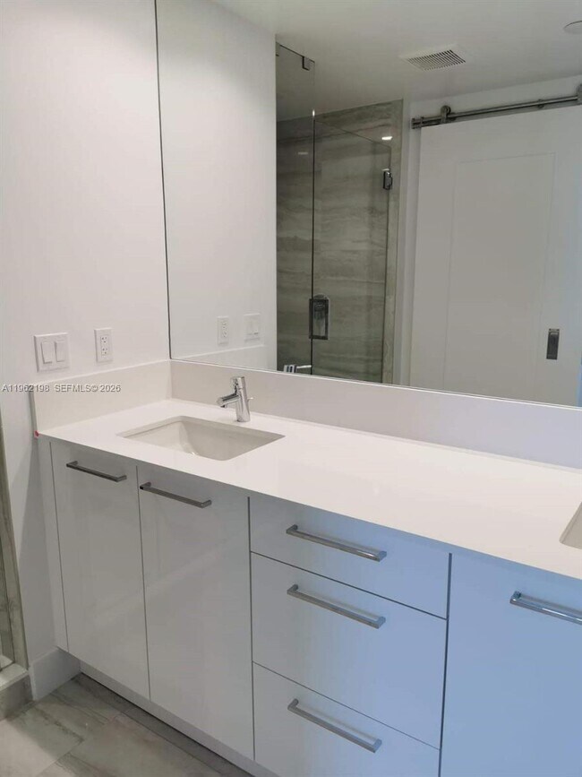 Building Photo - 100 E Las Olas Blvd