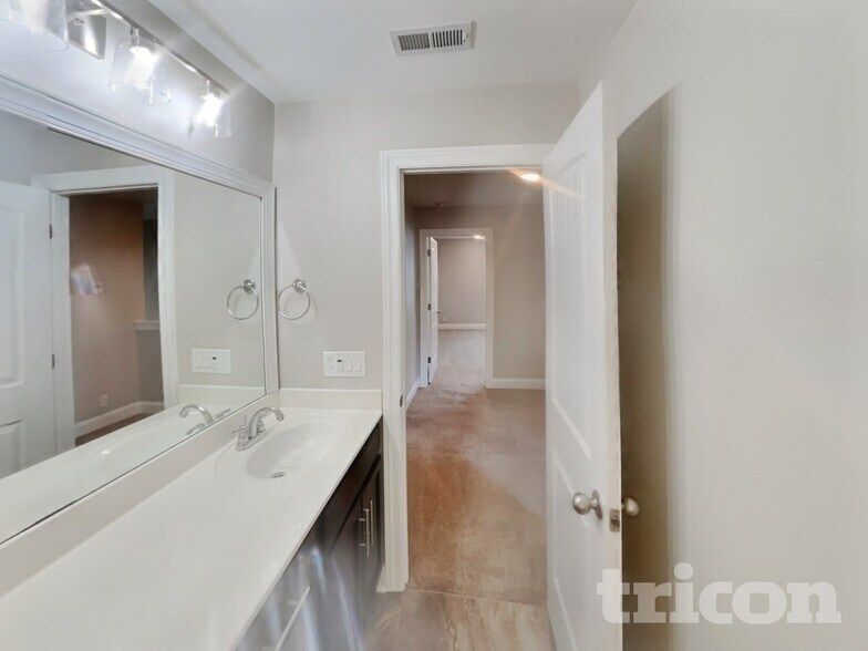 Building Photo - 607 Gallant Way