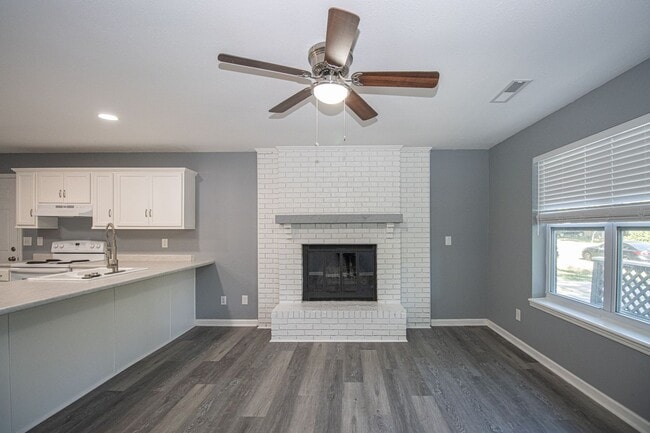 Building Photo - 3 Bed 2 Bath Home in Meadowbrook West Neighborhood