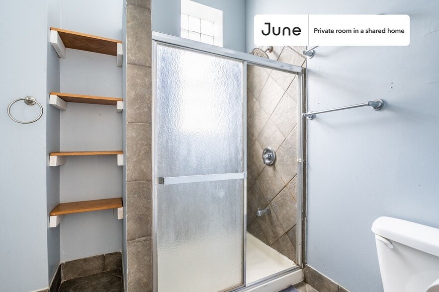 Building Photo - Room in Shared 3 bed/1 bath home