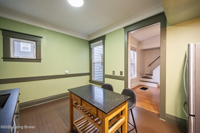 Building Photo - 1820 Sherwood Ave