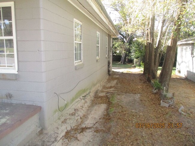 Building Photo - 520 Jefferies Ave