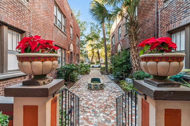 Building Photo - 2742 Riverside Ave