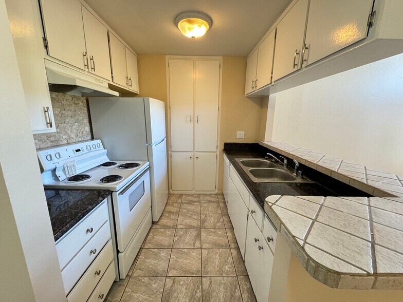 Building Photo - 808 Coriander Dr