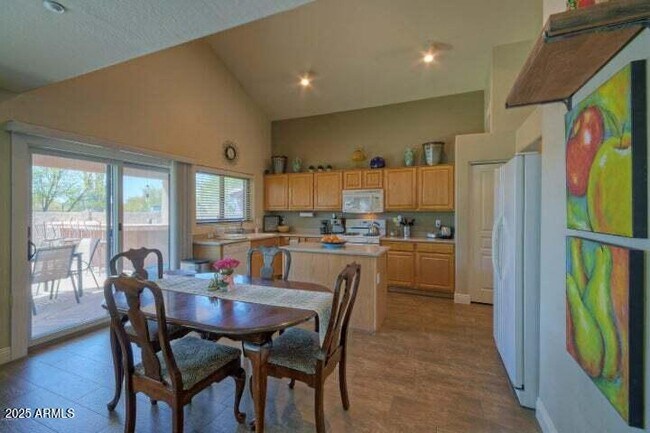 Building Photo - 10429 E Hillery Dr