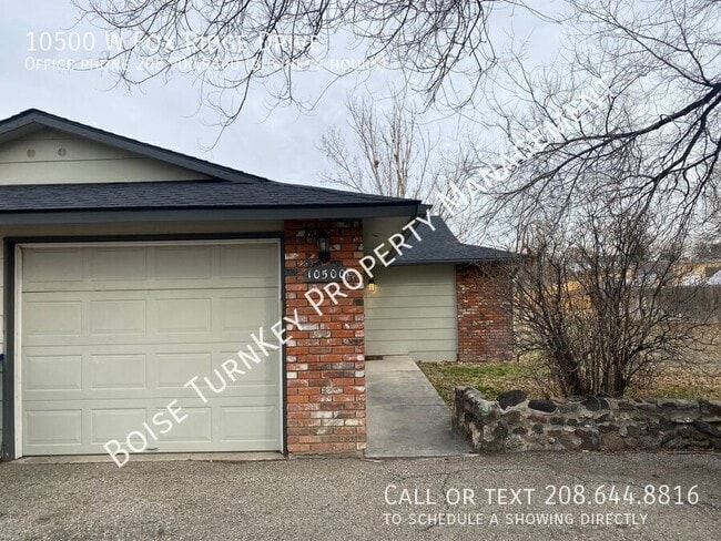 Primary Photo - 10500 W Fox Ridge Dr
