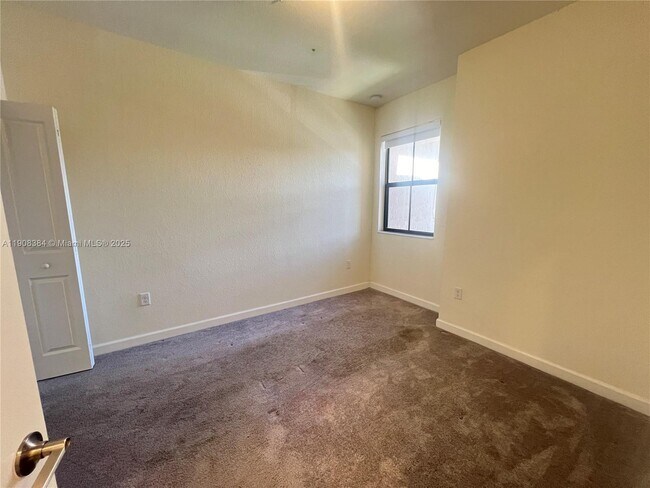 Building Photo - 11080 W 32nd Ln