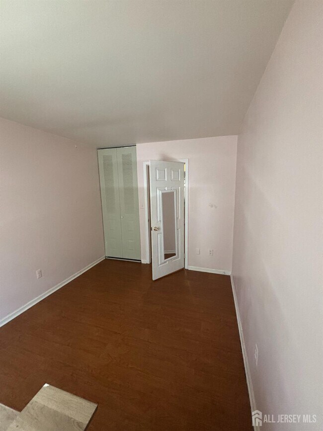 Building Photo - 211 Gambocz Ct