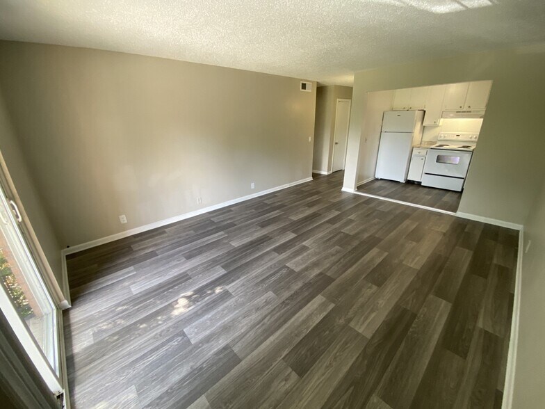 Building Photo - 1005 Hickory Hill Ln