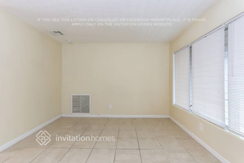 Building Photo - 3111 NE 9th Ave