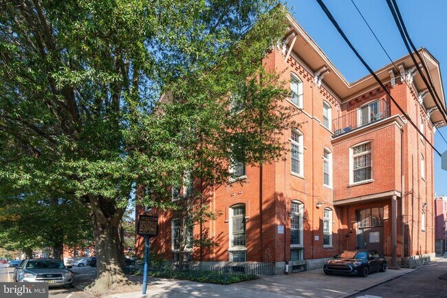 Building Photo - 915 Bainbridge St