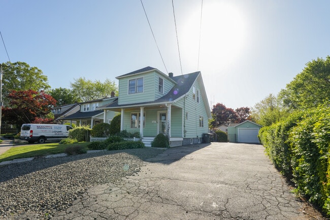 Building Photo - 662 Milford Point Rd