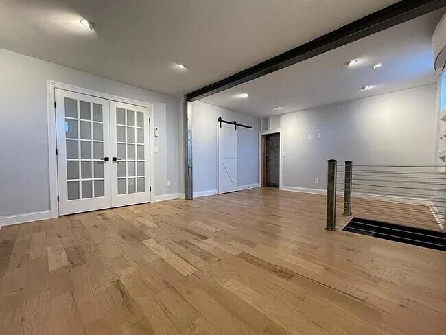 Building Photo - 9009 Riverside Pl