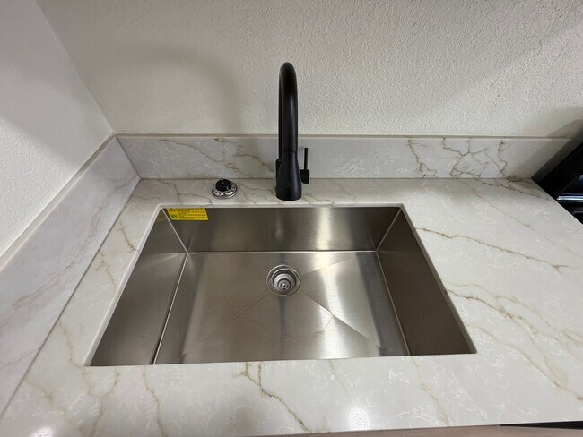 Building Photo - 438 Perlite Way