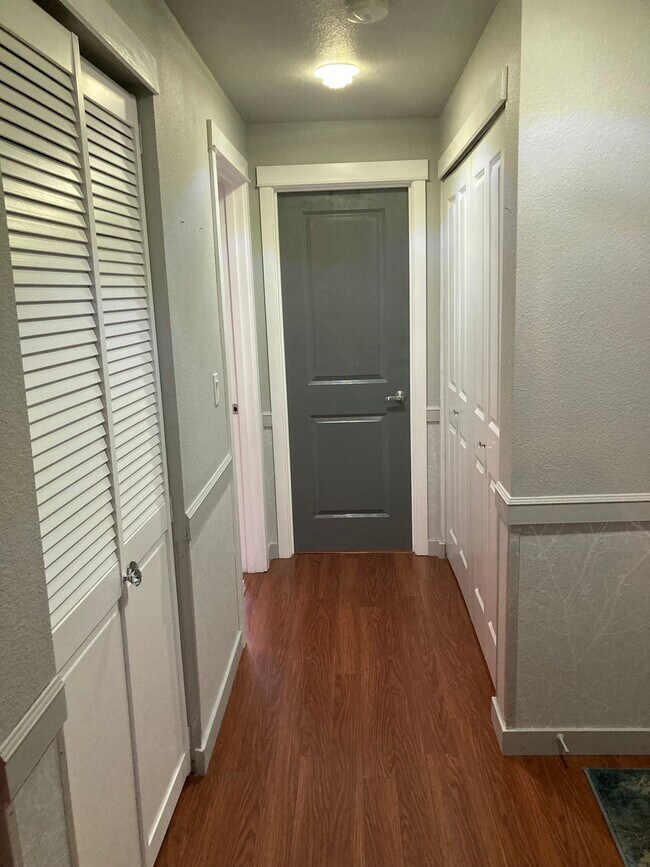 Building Photo - Luxury Condo