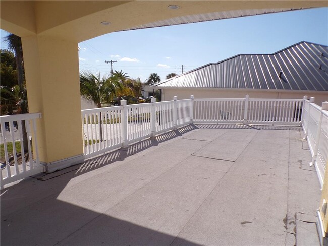 Building Photo - 179 Maria Ct