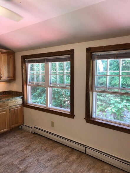 Building Photo - 686 Sebago Rd