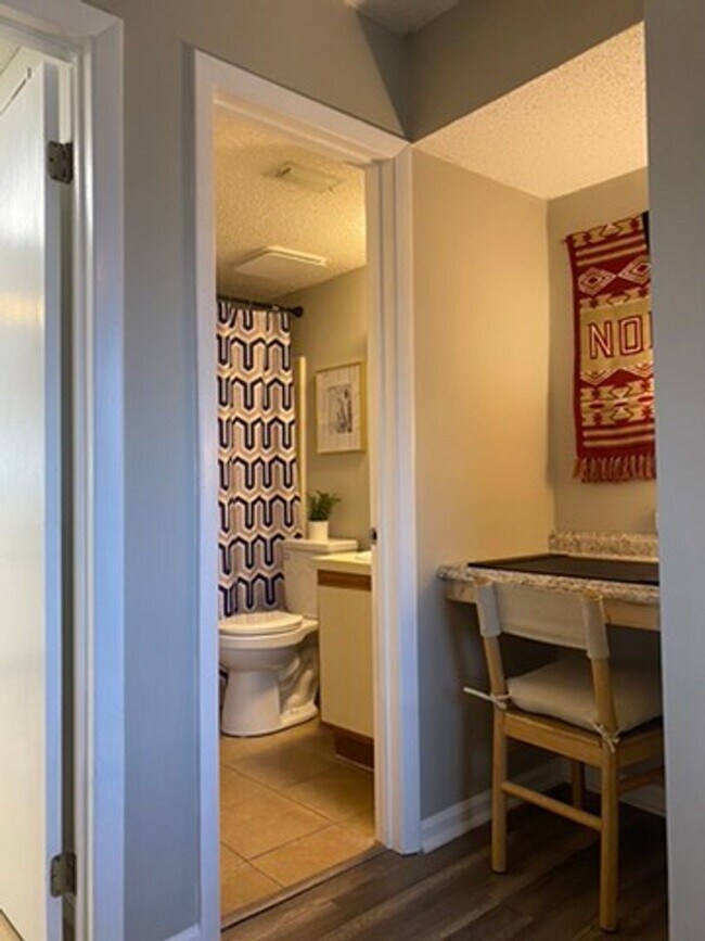 Building Photo - Fully Furnished Month to Month Condo Convenient to FSU Downtown Tallahassee